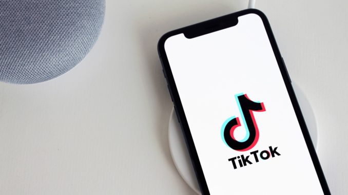 TikTok app: Pixabay. Free for commercial use. No attribution required.