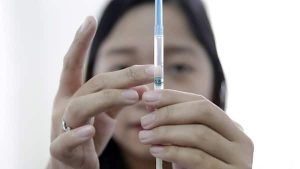 With measles cases on the rise, Australians are being urged to check vaccination records. (Image and Audio Credit: SBS News)