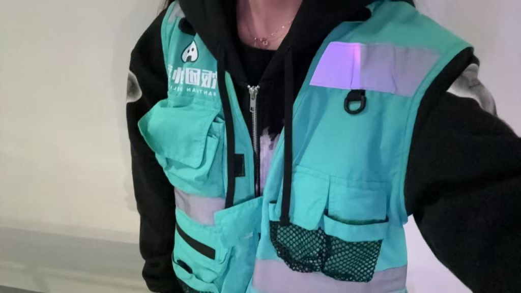 Jean is wearing a Fantuan Delivery uniform.